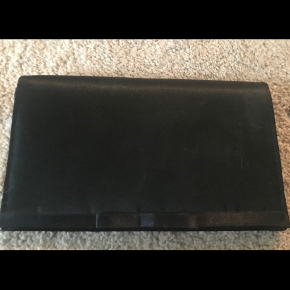 Black clutch